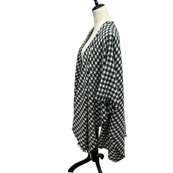 Cozy Houndstooth Plaid Wrap Poncho Old Navy Black White Fringe One Size - Picture 2 of 8